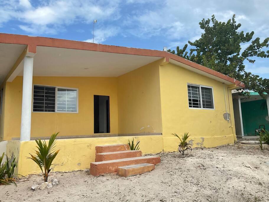 Willa La Casa Amarilla Frente Al Mar Chelem Zewnętrze zdjęcie