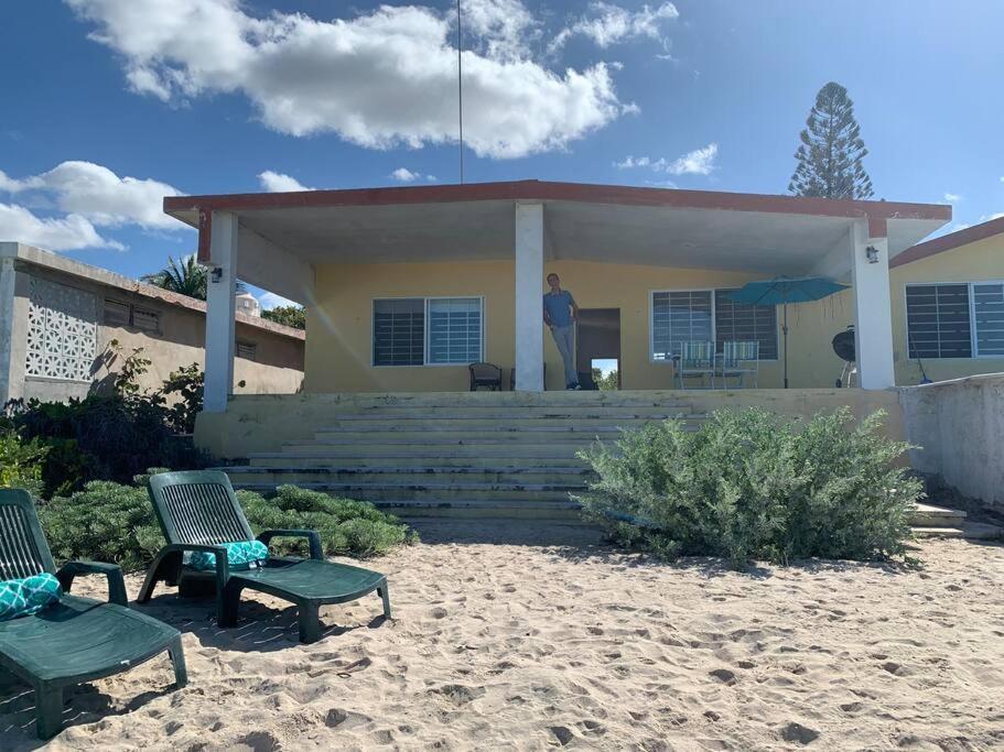 Willa La Casa Amarilla Frente Al Mar Chelem Zewnętrze zdjęcie